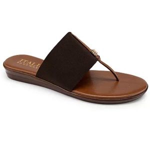 8 1/2 Italian Shoemaker sandals never worn, in box. run more like an 8.